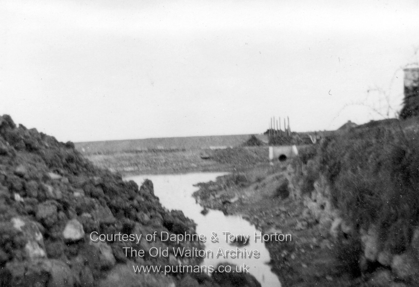Ref 3162 Building flood defences in Mill Lane c1954