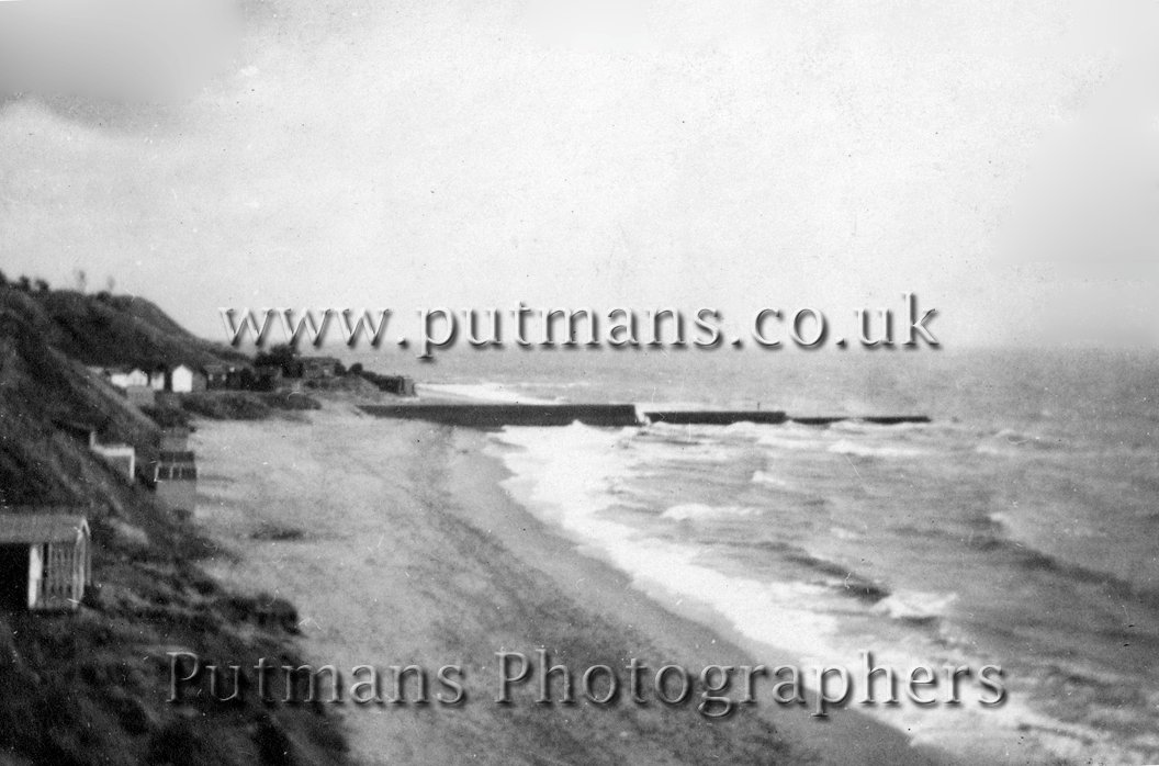 Ref 1077 Towards Hipkins breakwater