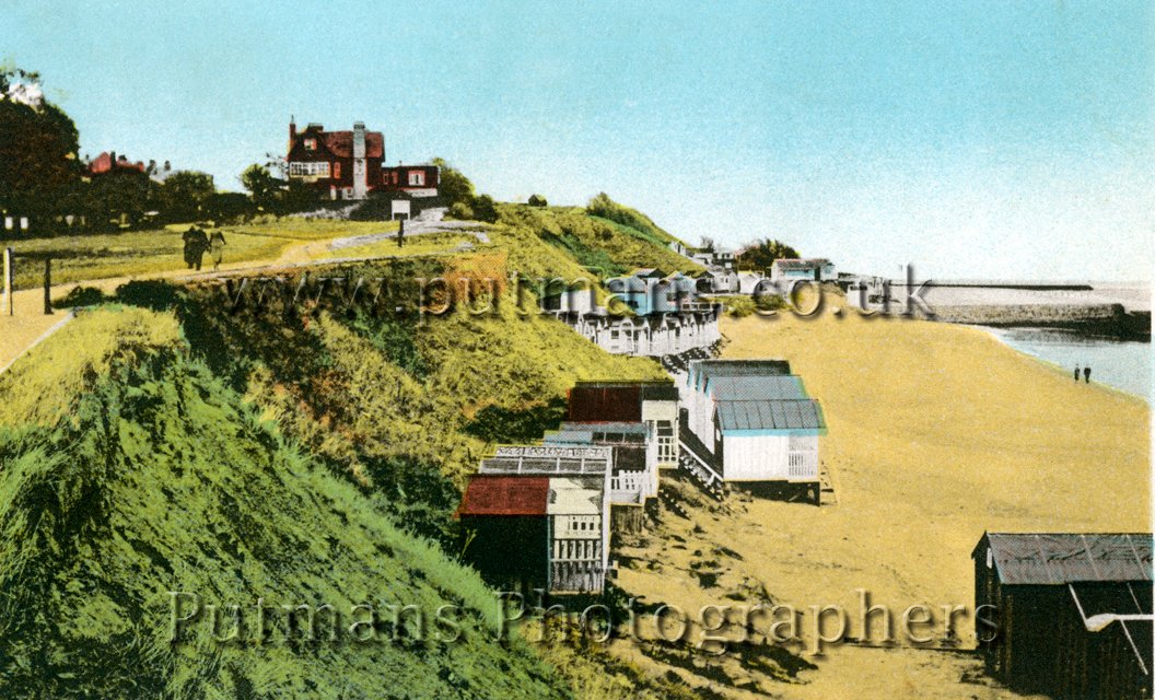 Ref 1121 Naze Beach towards Hipkins