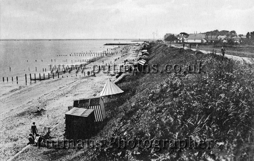 Ref 1133 Naze beach opposite Cliff Parade