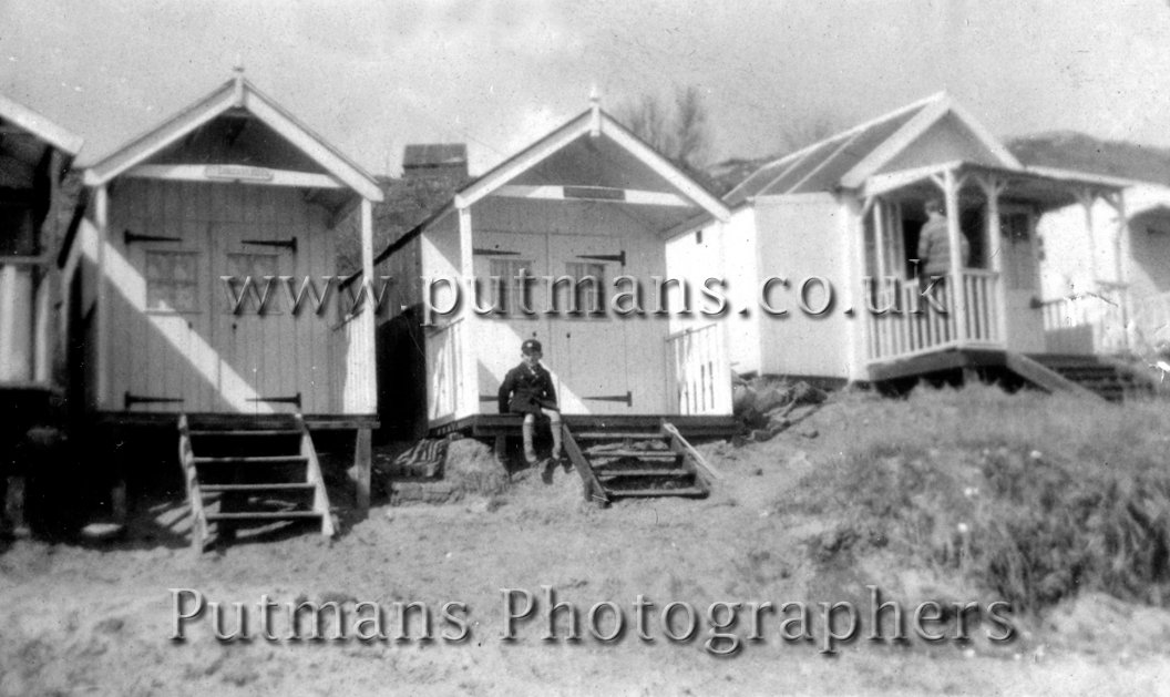 Ref 1306 Beach Huts Hipkins Beach c 1930