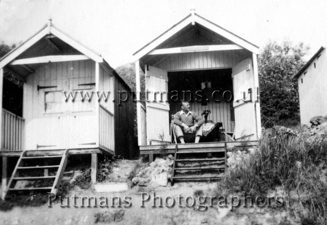 Ref 1308 Beach Huts Hipkins Beach c 1930