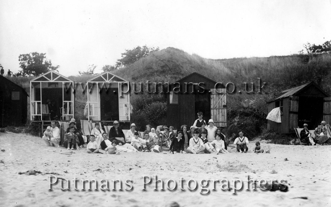 Ref 1310 Beach Huts Hipkins Beach c 1920