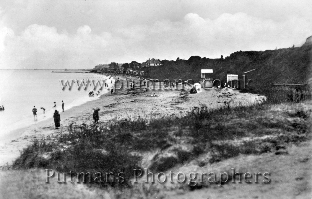 Ref 1351 Beach from bottom of Hipkins slope c1900