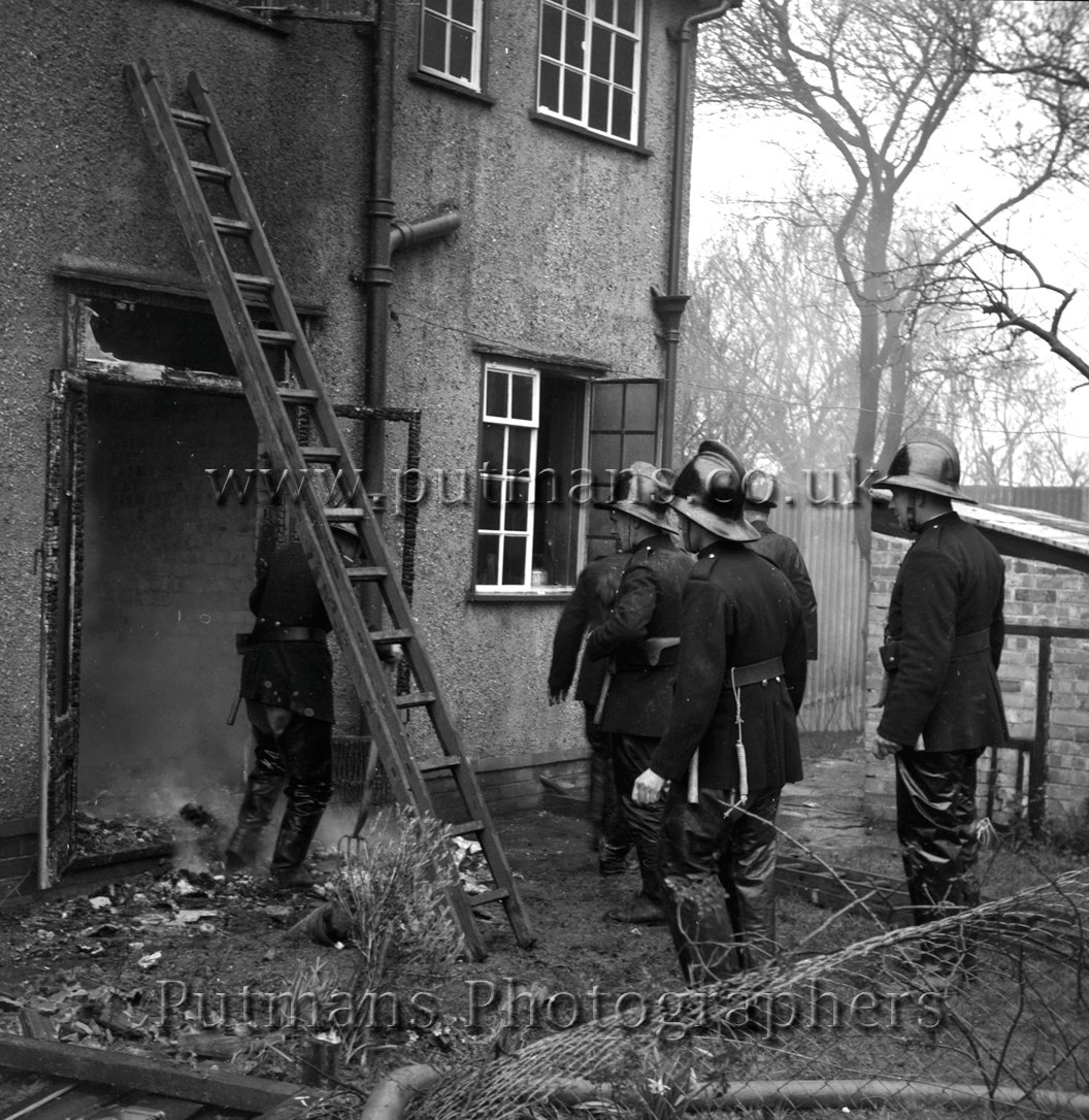 Ref 1435 Fatal Fire 1st Avenue 3rd April 1954