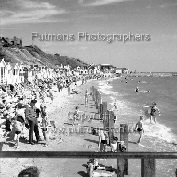 Ref 2058 Beach towards Hipkins Cafe 1966