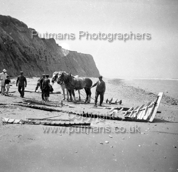 Ref 2141 Wreck with horses Naze - possibly a film scene?