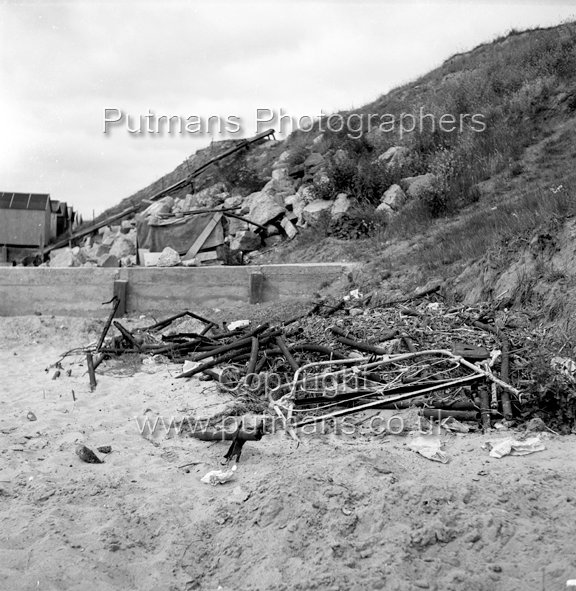 Ref 2155 Naze cliffs opposite Jubilee Field 1949