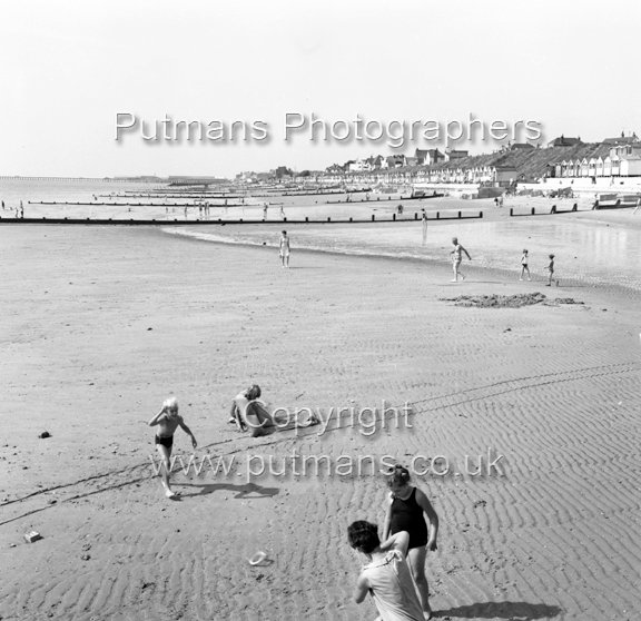 Ref 2333 Beach view from Hipkins Breakwater 1976