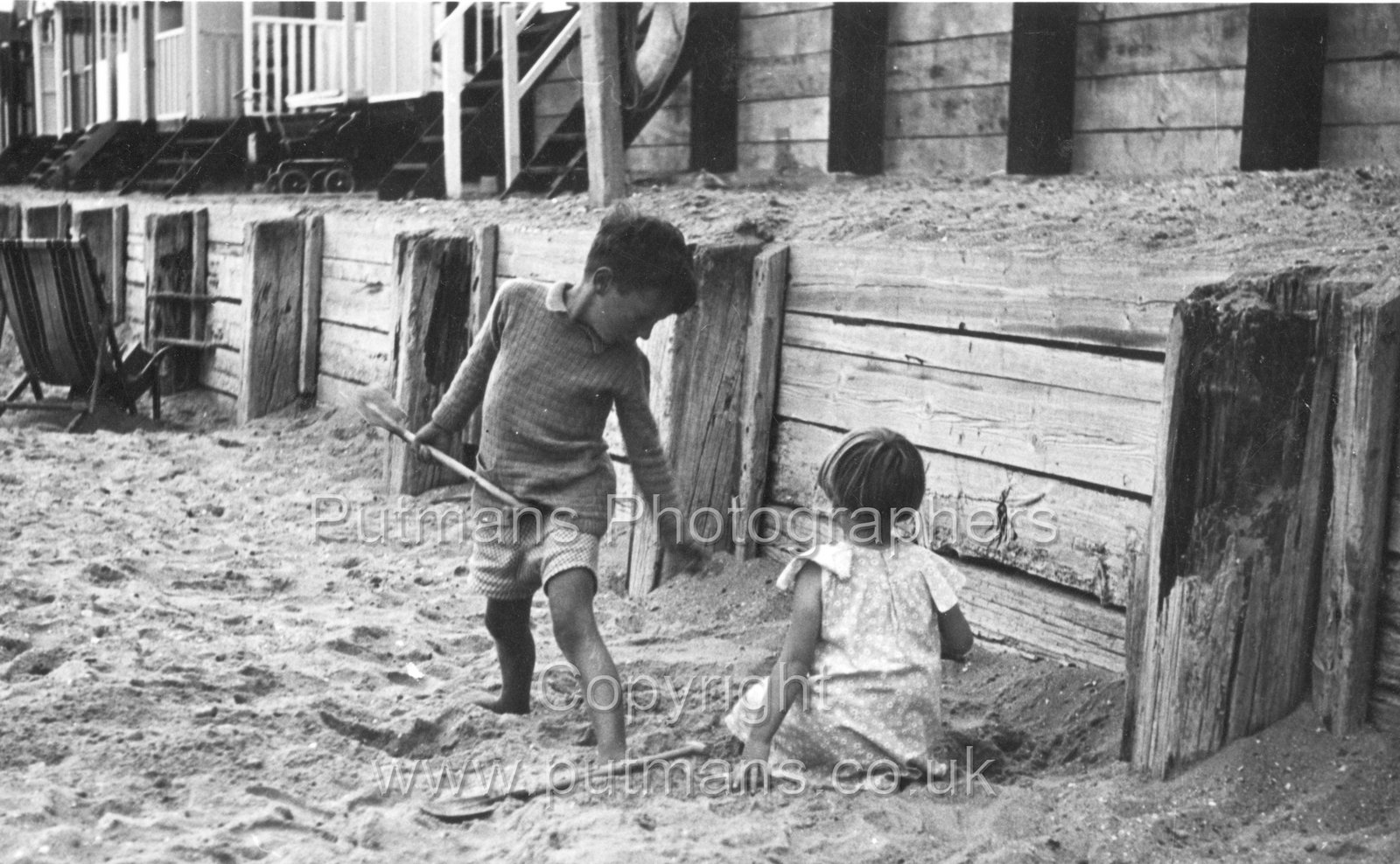 Ref 3048 Children play on East Beach 1945