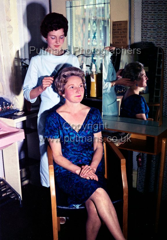 Ref OF501 Abbott Hairdresser Salon