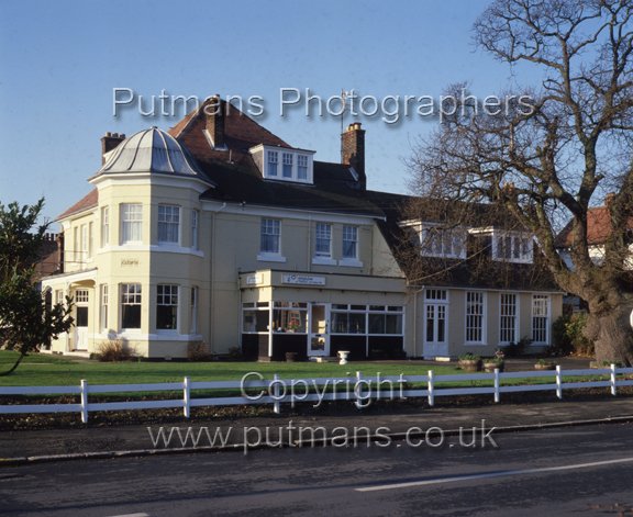 Ref OF539 Glencoe Hotel