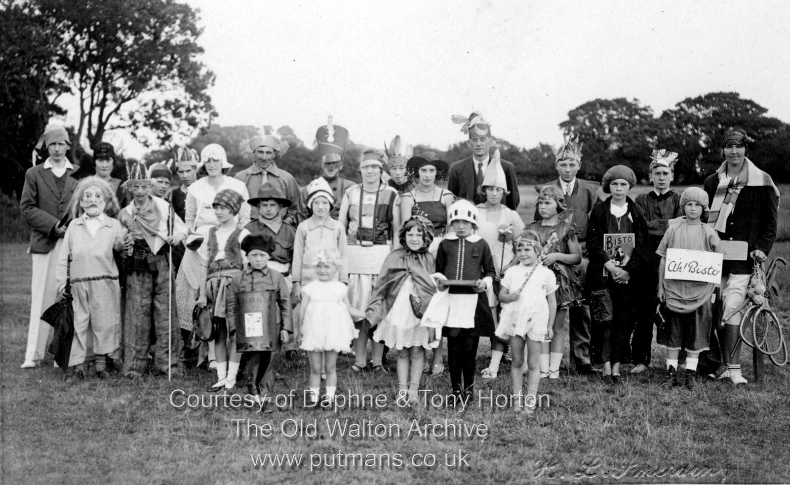 Ref OF696 Fancy dress 1947