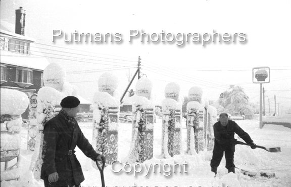 Ref OK44 Coronation Garage 1958