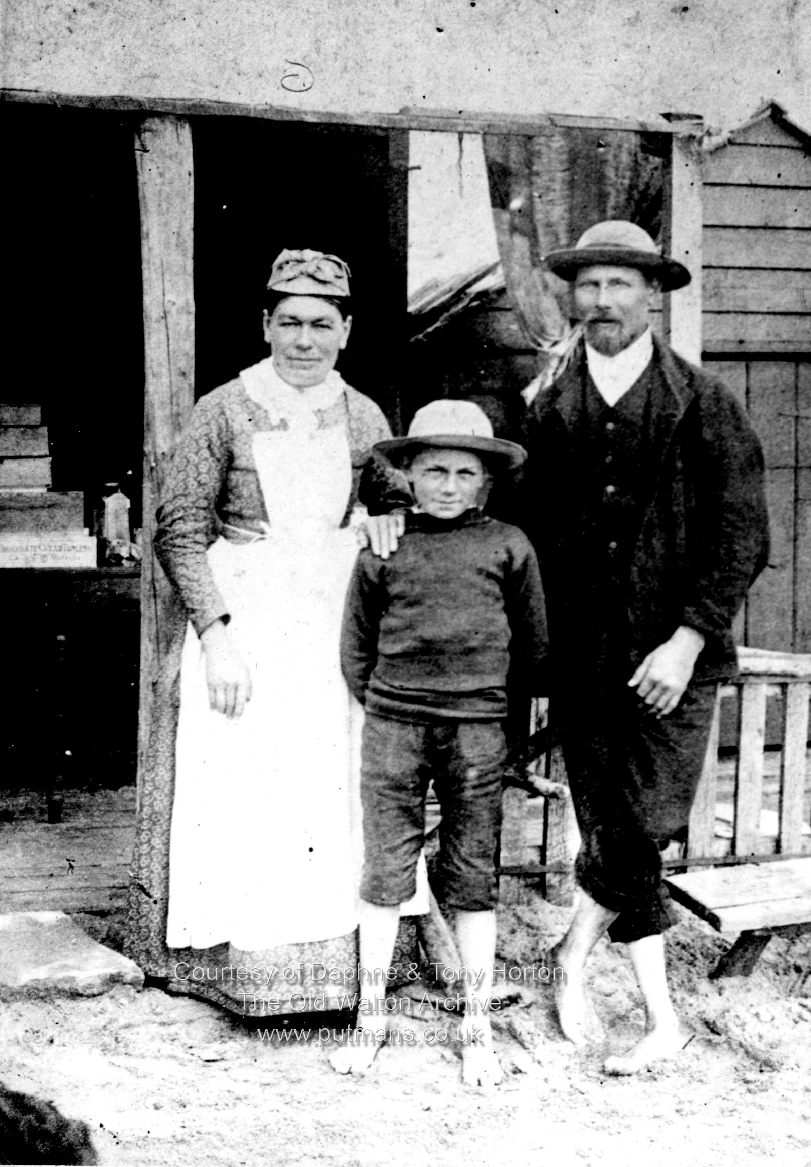 Carter Stephen b1841, his wife Emma b1830 & son Hugh b1877 Ref 3066