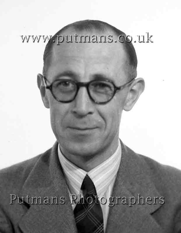 Emslie Mr (Chemist) c1946