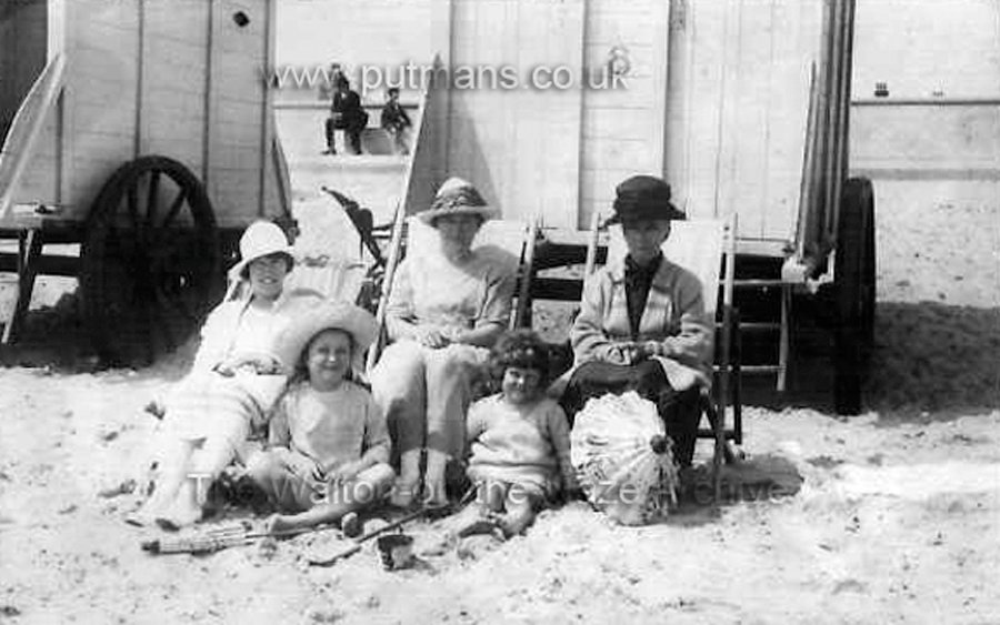 Ref 1664 Unknown group by a bathing machine