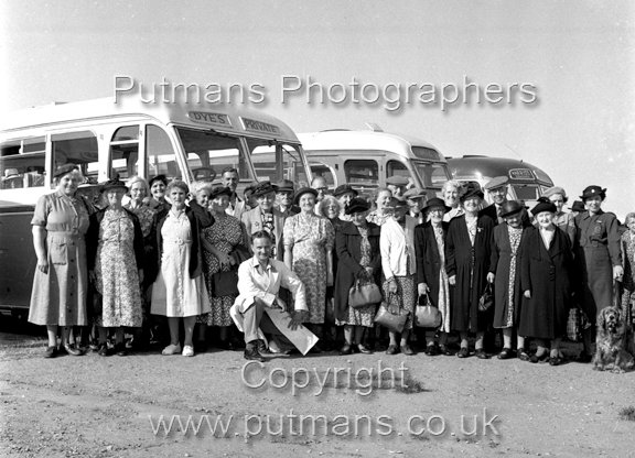 Ref 1977 Old Folks group outing at Bath House coach park