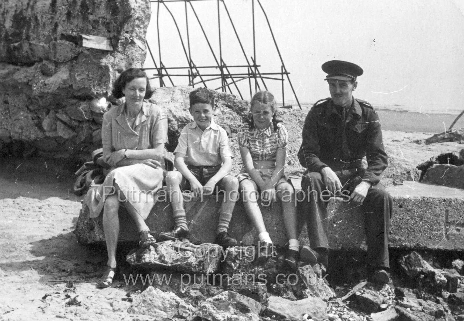 Group with soldier on beach Ref 3044