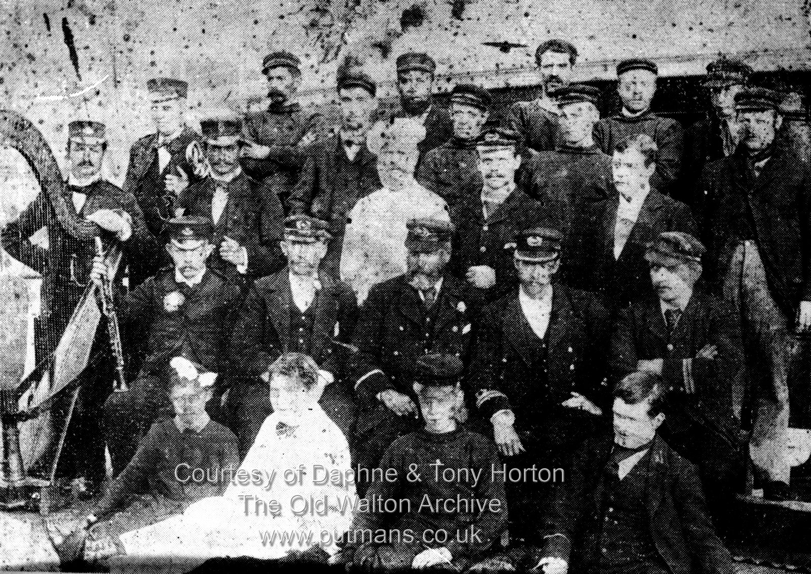 Crew of the Woolwich Belle Ref 3092