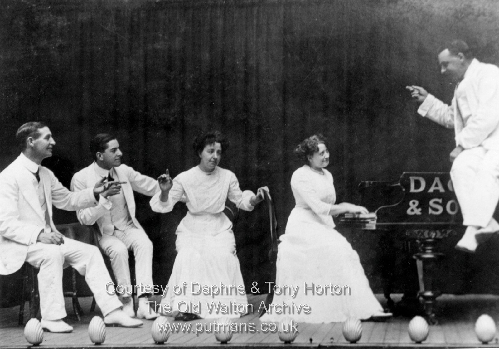 Ref 3206 The White Coons at Walton Pier Pavillion - Stanley Holloway 2nd left
