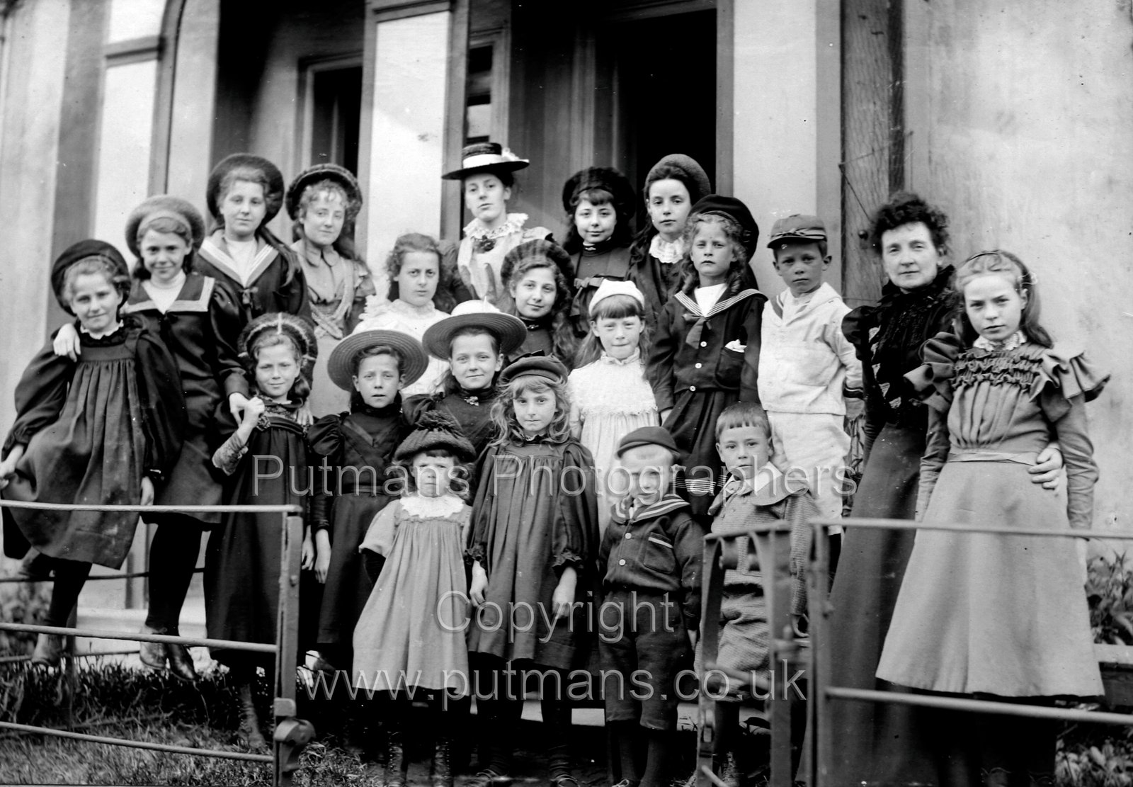 Erin House School children 1898 Saville St Ref 3254