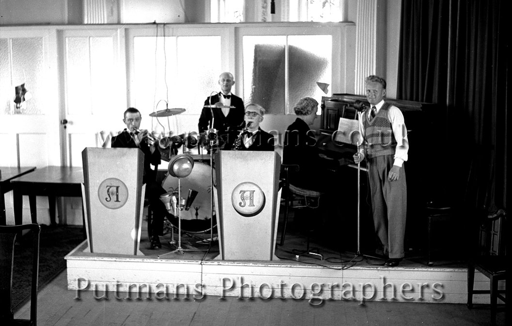 Billy Mills Band at the Albion Hotel