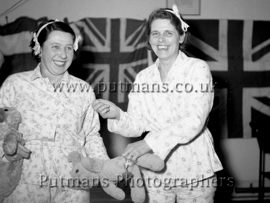 Mrs Reid's Troupe 1956 - Doris Frost & Mrs Sharman