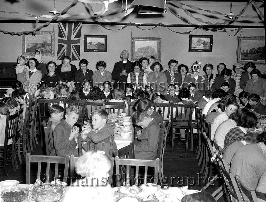 Naze Children Xmas Party 3rd Jan 1955 (A)