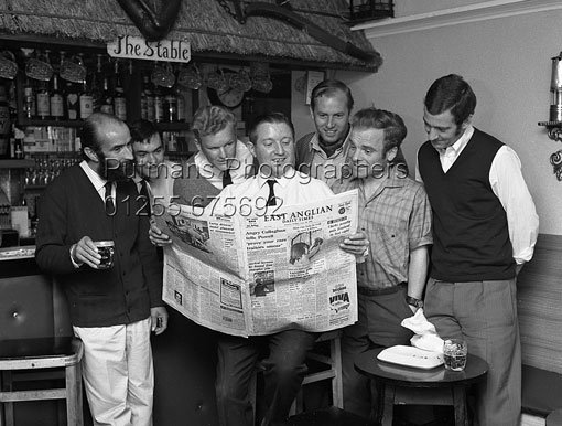 Queens Head Hotel l to r Tony Elphick, Dave Small, Neville ?, Brian Downes, ???, Len Blease, ???