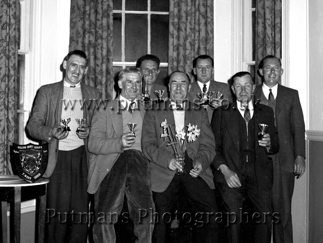 Walton Darts Presentations 1959 l to r: ? Robinson, Bill Hedges, Bill Banham, Percy Oxley, Sid Rivers, ??, Ken Grover