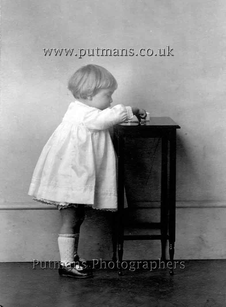 Hipkin Edna (Molly) c1920