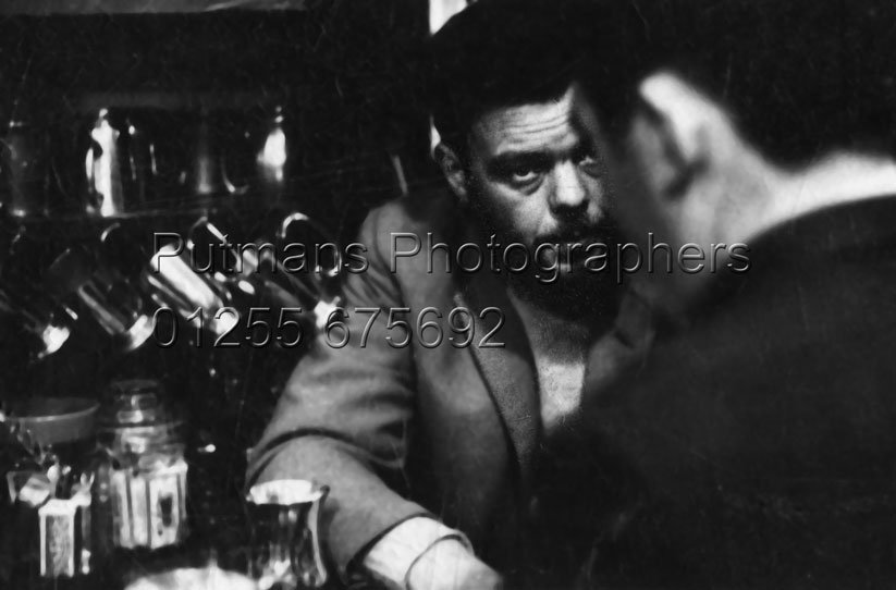 Kemp Bob in Marine Bar