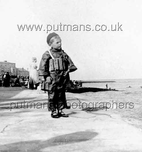 Child winner of badge for Lifeboat collection c1908