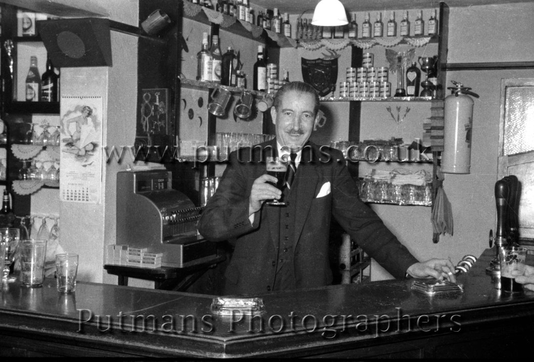 Yorke Mr. -Queeens Hotel 1956