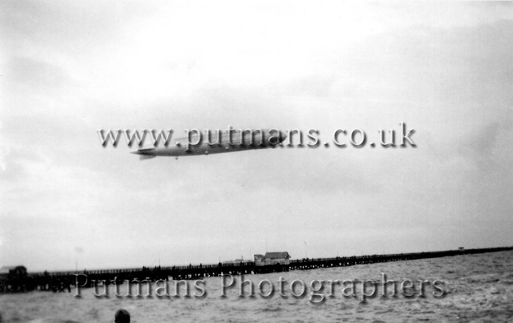 Ref 1185 Airship LZ127 Graf Zeppelin over pier 19th August 1931