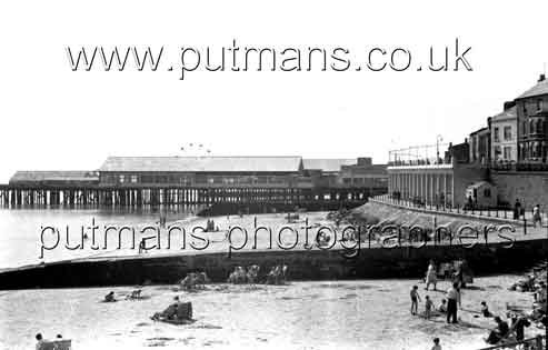 Ref 1530 Pier & Collonade 1954