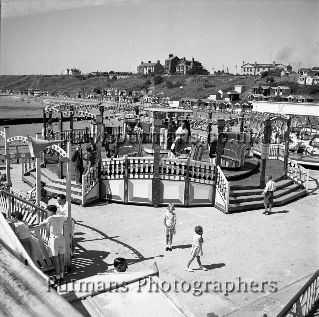 Ref 246A Pier funfare New ride c1945