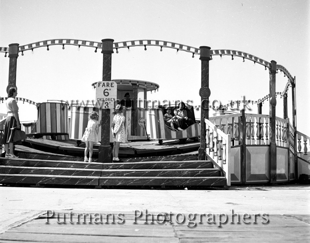 Ref 246B Pier funfare New ride c1945