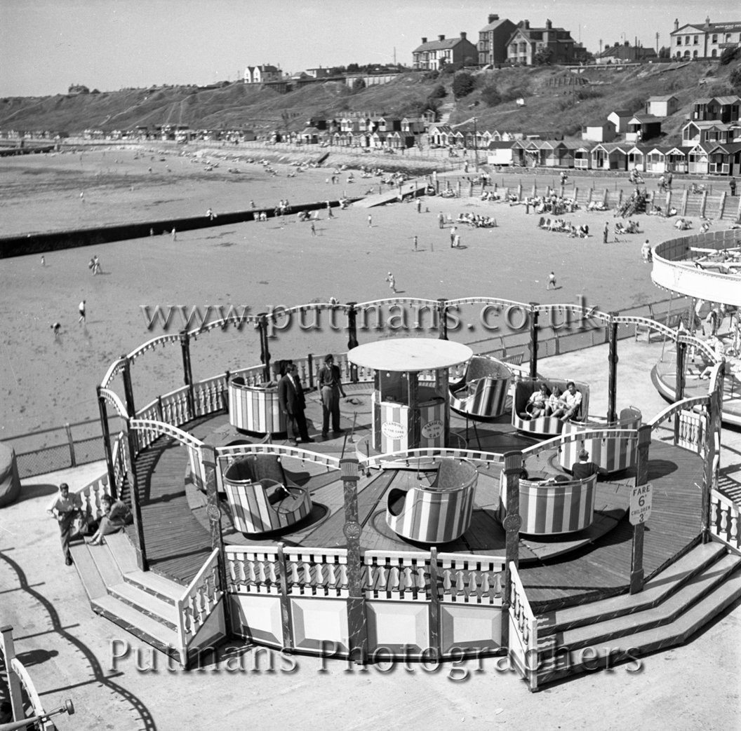 Ref 246C Pier funfare New ride c1945