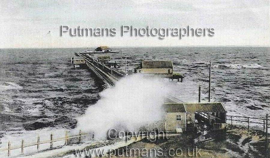 Ref 2904 Pier in a gale