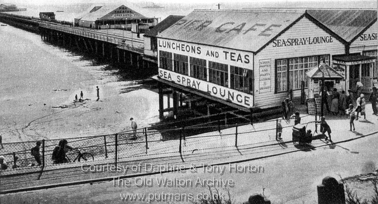 Ref 3144 Pier 1934 Extended tea lounge