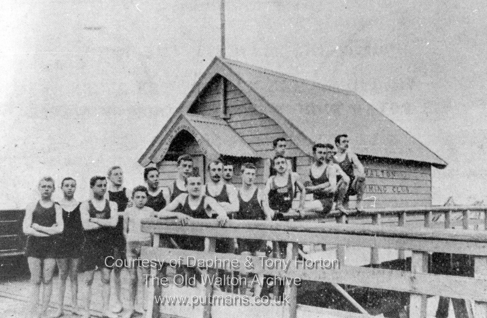 Ref 3160 Swimming Club hut on pier