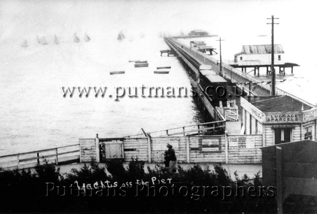 Ref 447 Yacht Race off pier c1910