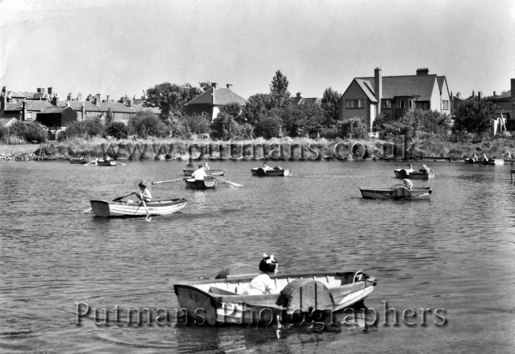 Ref 1289 Boating Lake - Orlando in background