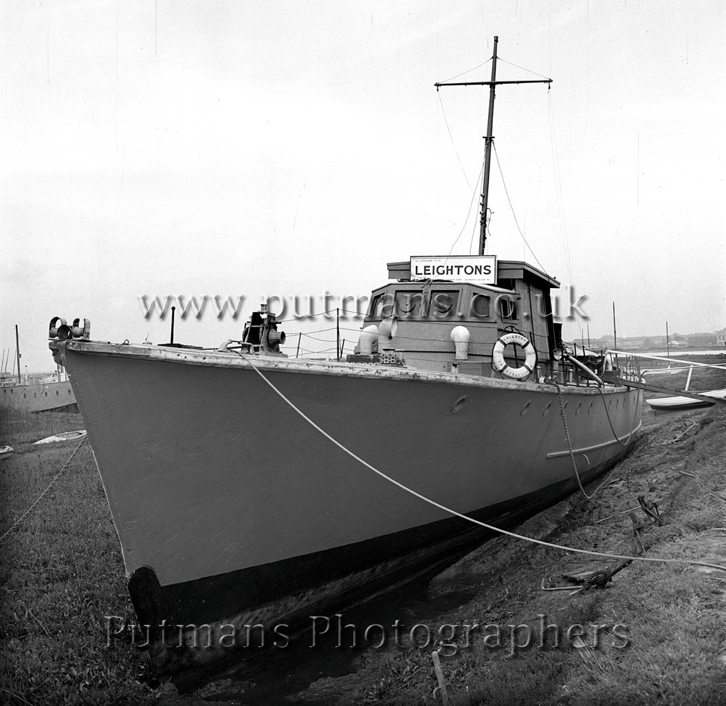 Ref 1420 'Leightons' Houseboat
