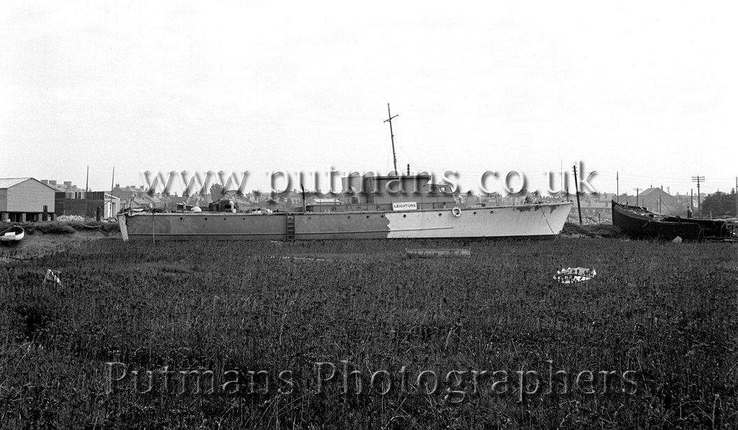 Ref 1421 'Leightons' Houseboat