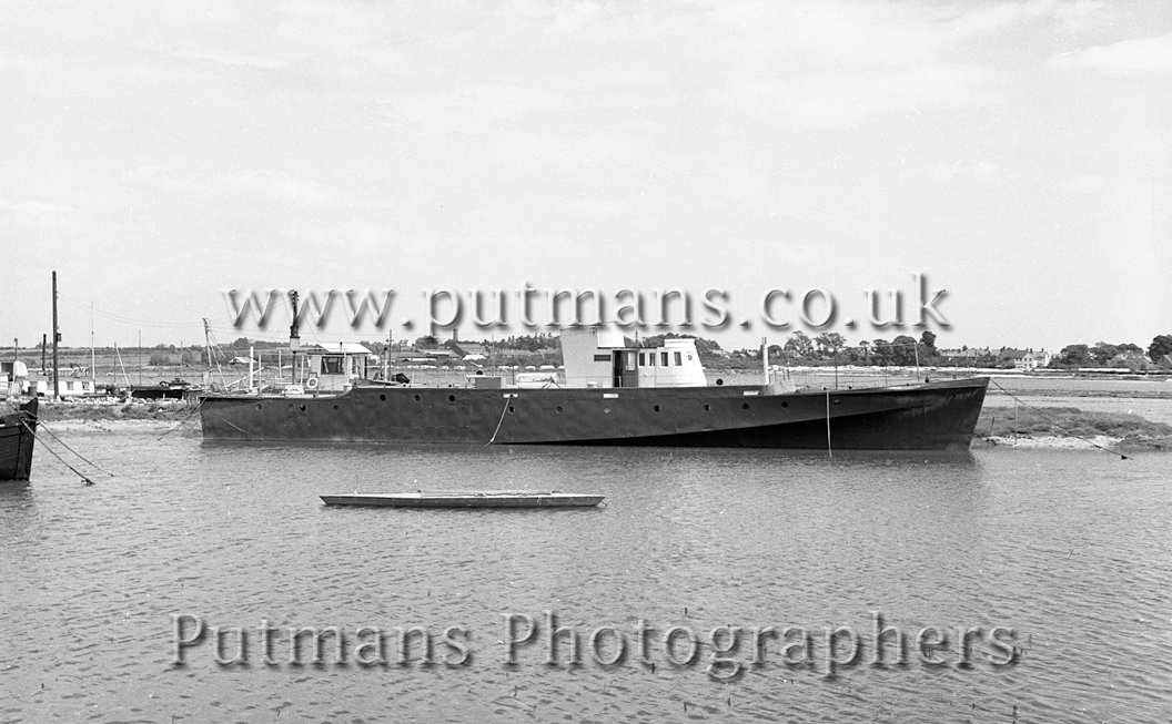 Ref 1423 'Tarret' Houseboat