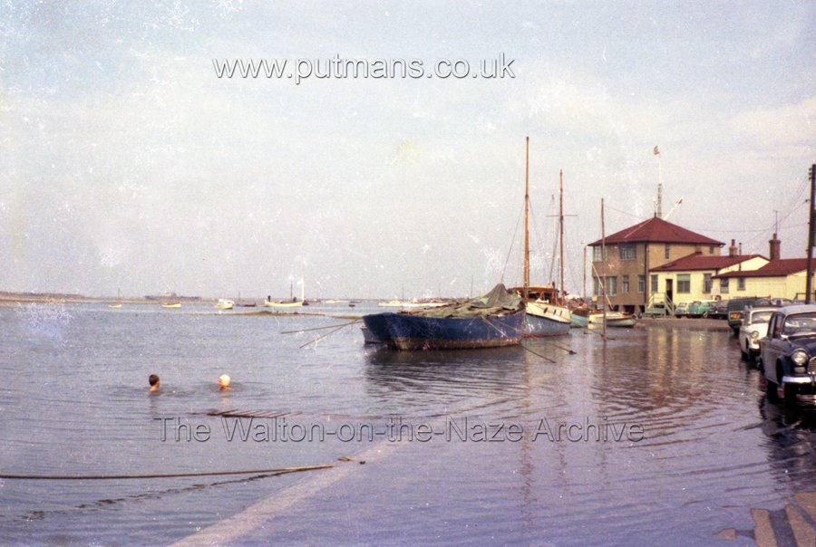 Ref 1643 Yacht Club