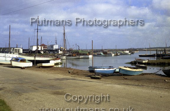 Ref 2091 Town Hard & Housboats 1962